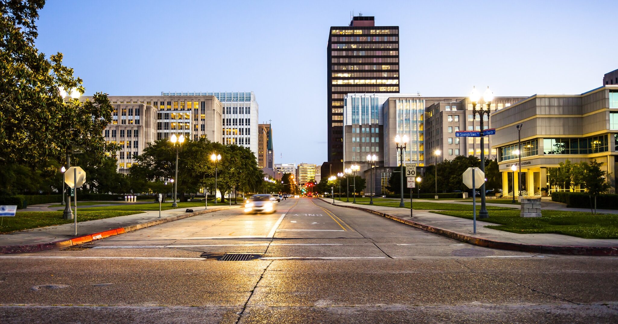Intersection of Spanish Town rd and Fourth Street in downtown Baton Rouge at dusk