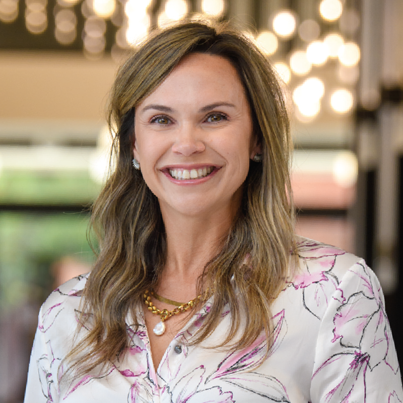 headshot of leslie landry
